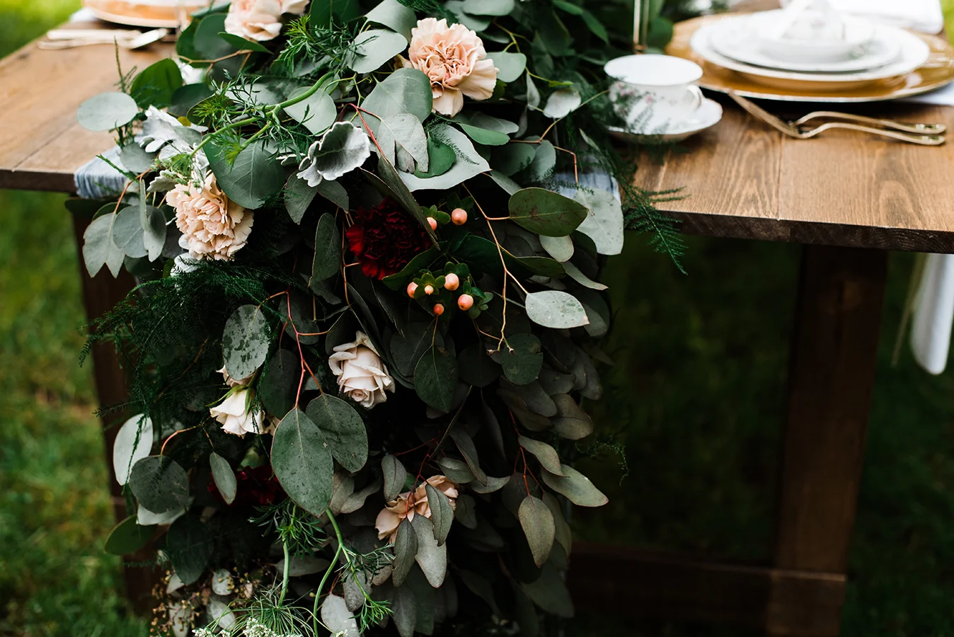 ^ Garland by Shaffer Creative Co ; Styled shoot for Henry Manor styled by Irish Eyes Photo & A Wedding by Sylvia ; Photographed by us!