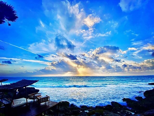 Good Vibrations #sunrise #tlpicks  #wanderlust #travelgram #tulum #mexico #beach #turquoise #blue #sky #sun #friyay #itstheweekend #lit #mothernature #energyhealing #vibes #water