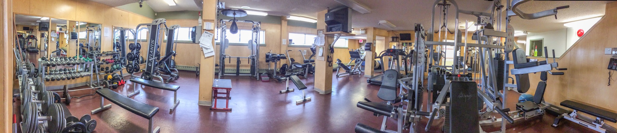 Main gym area of the Frobisher Racquet Club.