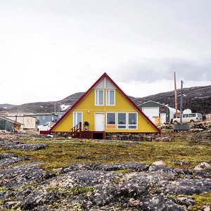 A-frame home in Cape Dorset, Nunavut gets an A+ 👍🏾