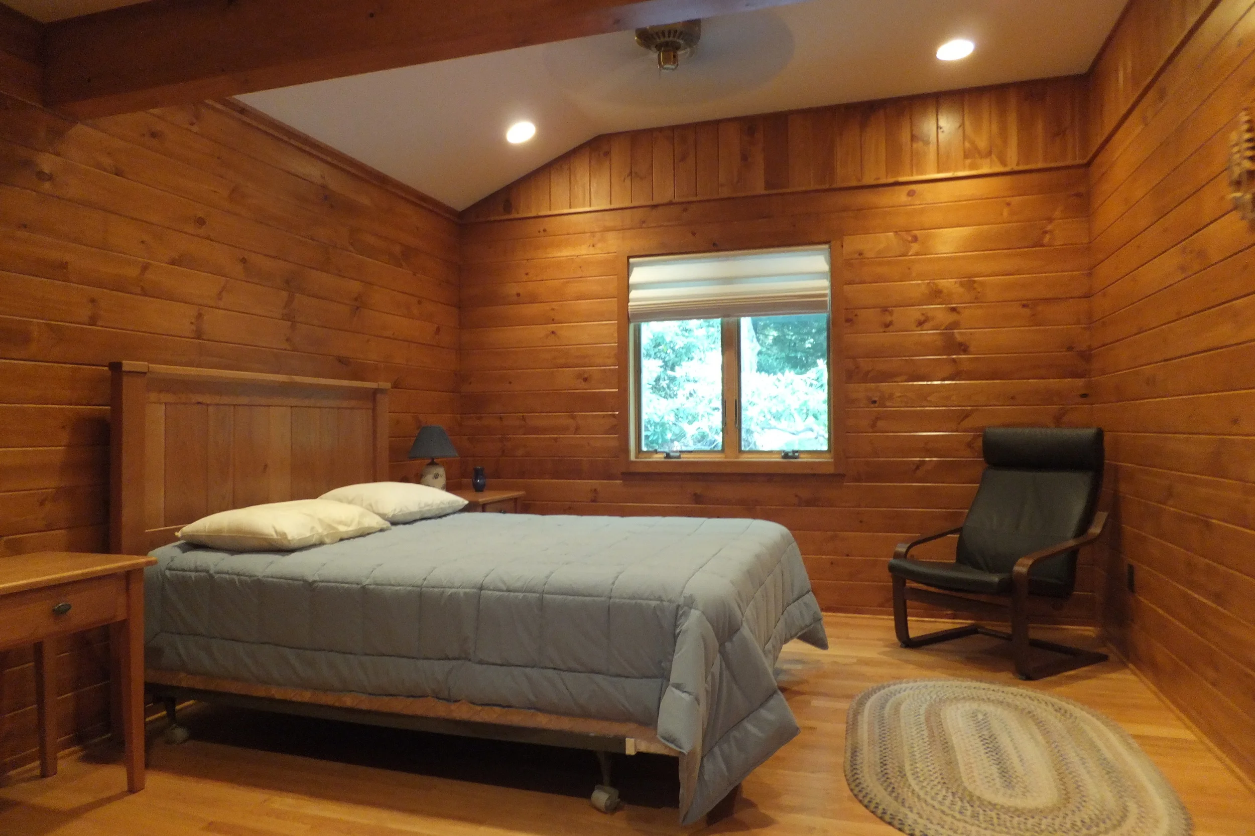  The new guest bedroom has a vaulted ceiling with pine wood wall cladding matching the existing. 