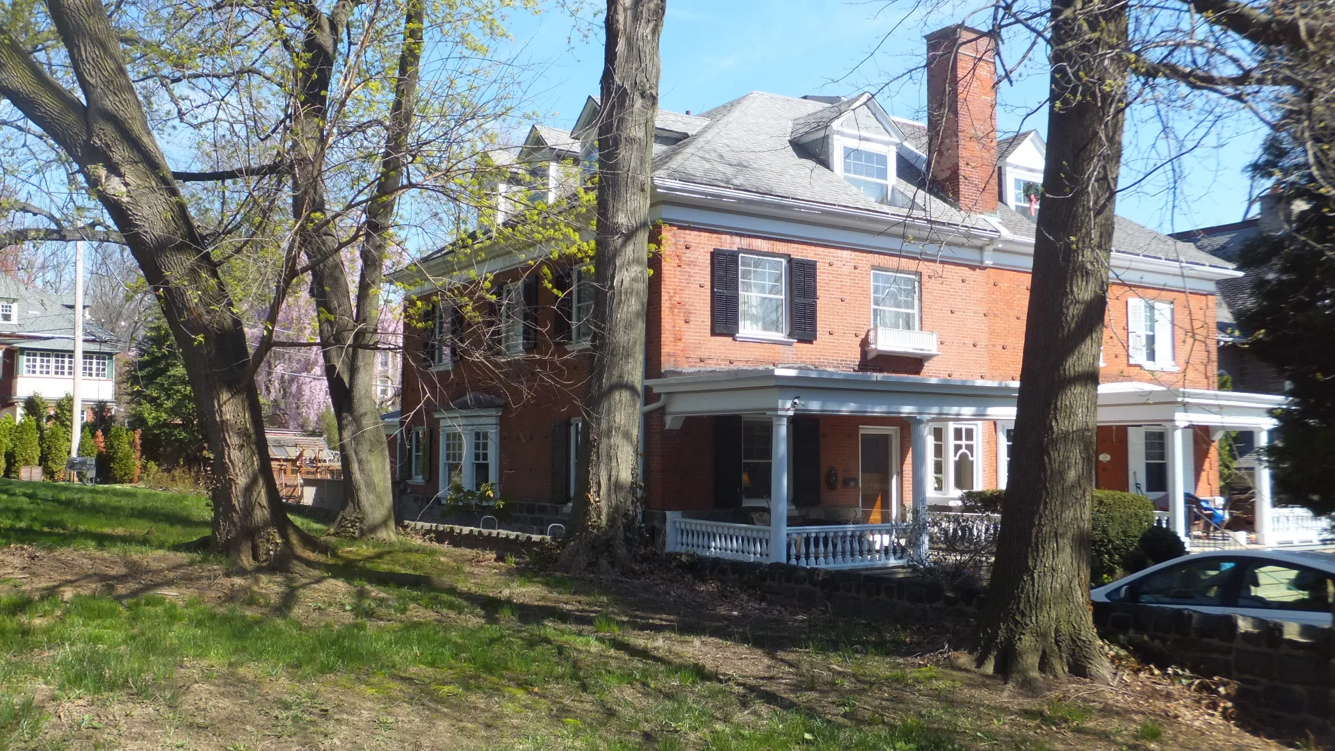  This is the exterior of the home to provide context for the interior views. A book should match its cover - an appropriate maxim for the interior designs in this house. 