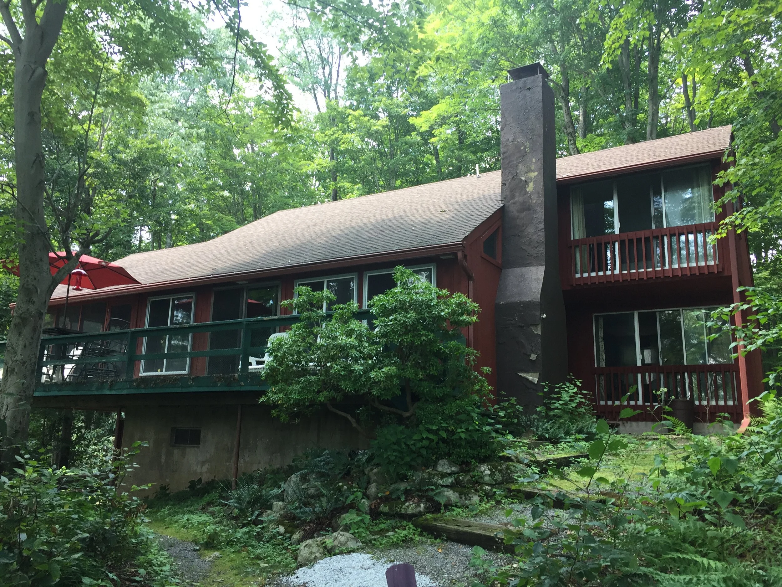  BEFORE: The original lake-facing facade.  