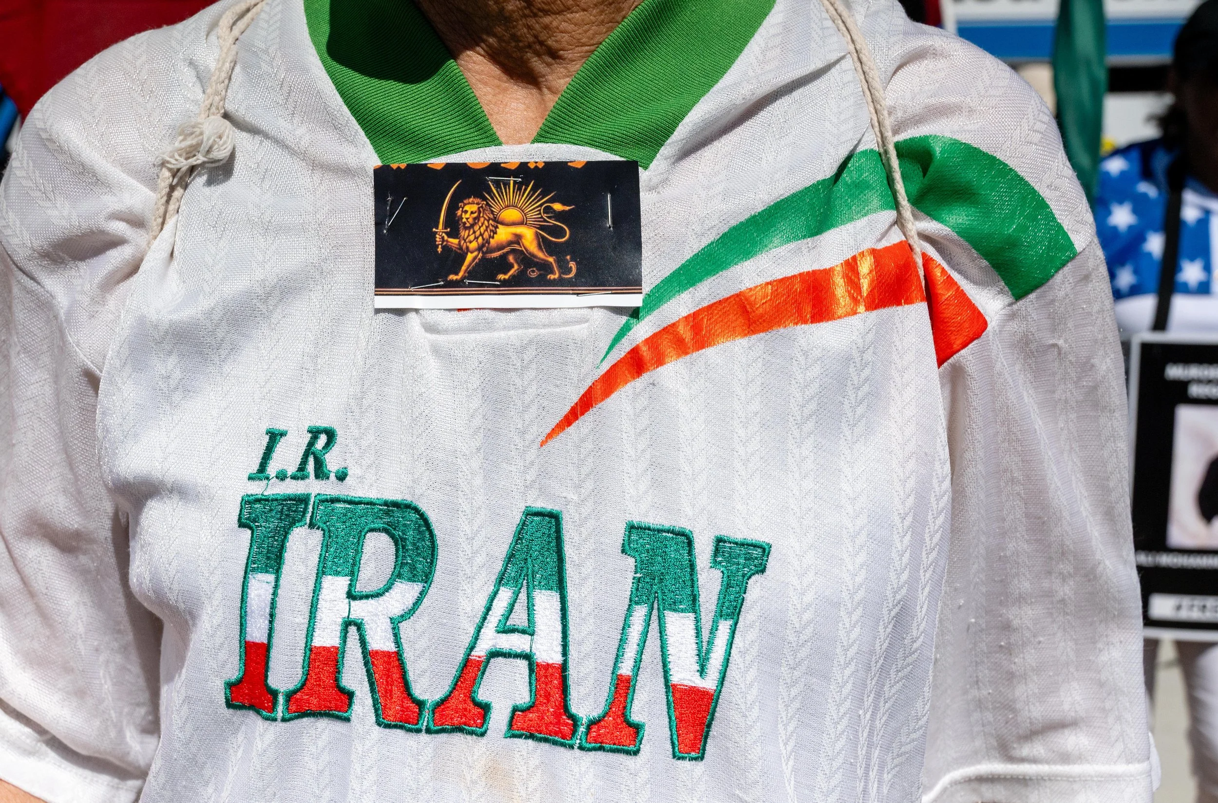 Kouchaki_SoFiIranFlagProtest_-9.jpg