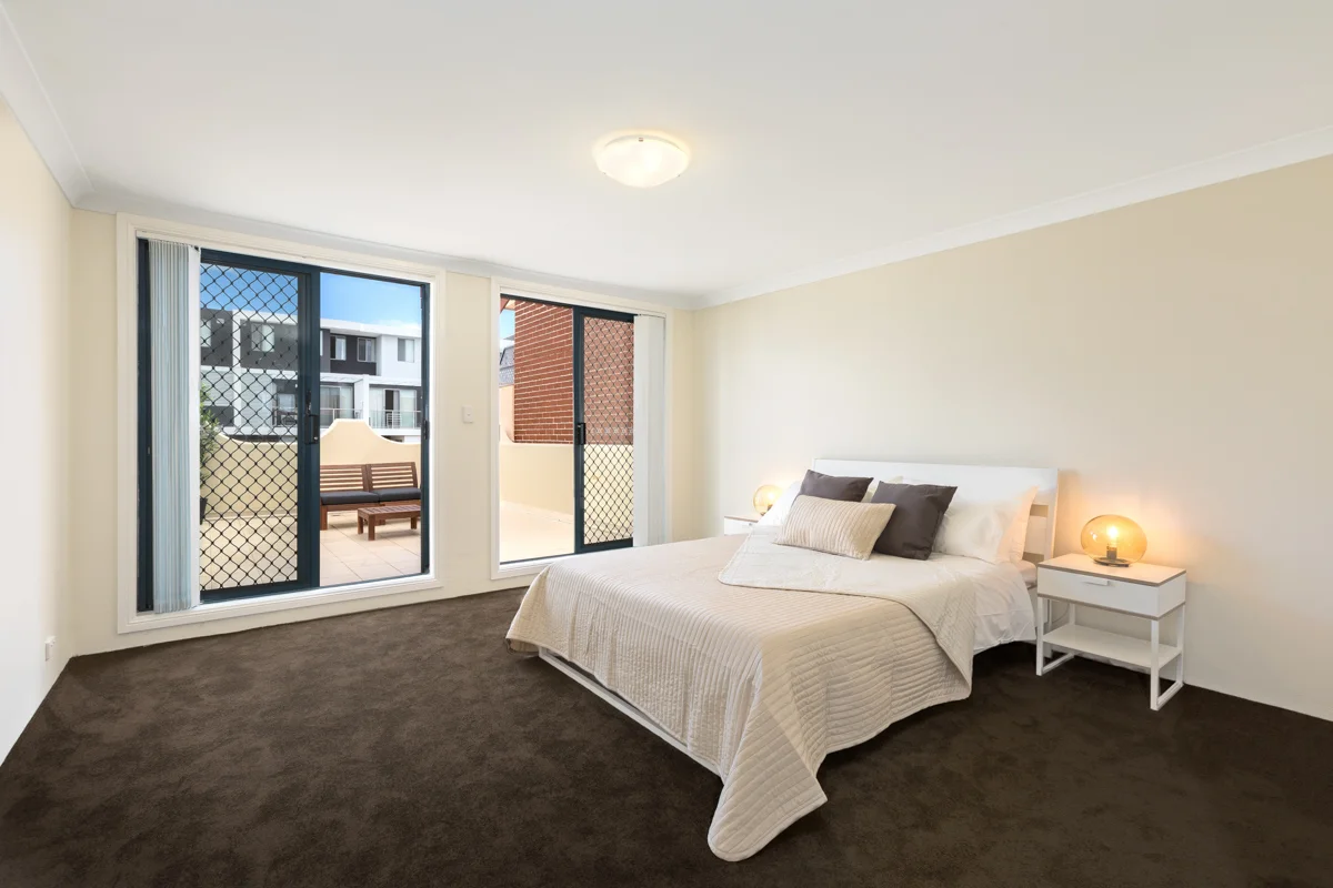 21/753-769 New Canterbury Road, Dulwich Hill, NSW 2203 This quiet, attractive and recently renovated two-storey apartment offers a substantial master bedroom, roomy second bedroom, generous dining and lounge area, modern kitchen, ensuite and elegantly presented main bathroom.