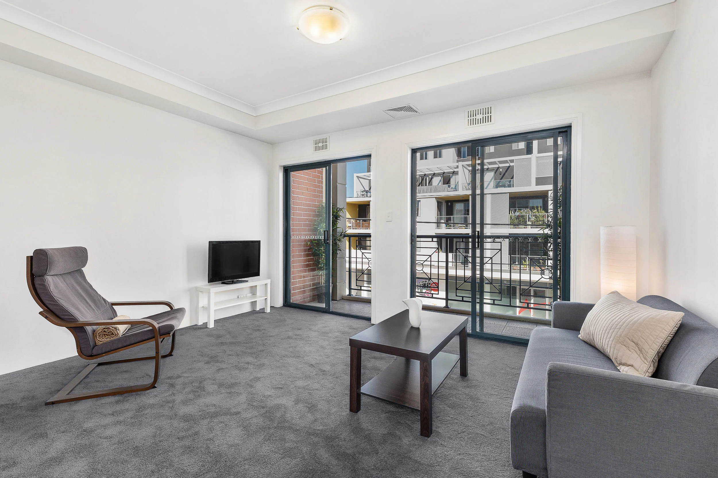 18-753 New Caterbury - Lounge.jpg
