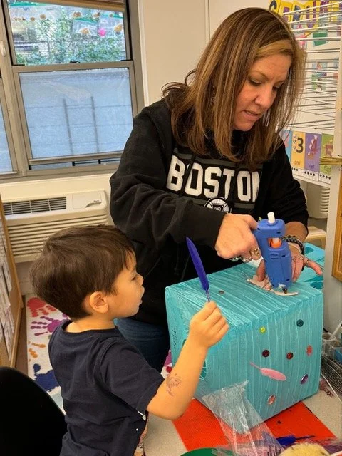 Crafting paper lanterns in Rella’s German classes for kids before the annual Laternenlauf celebration.