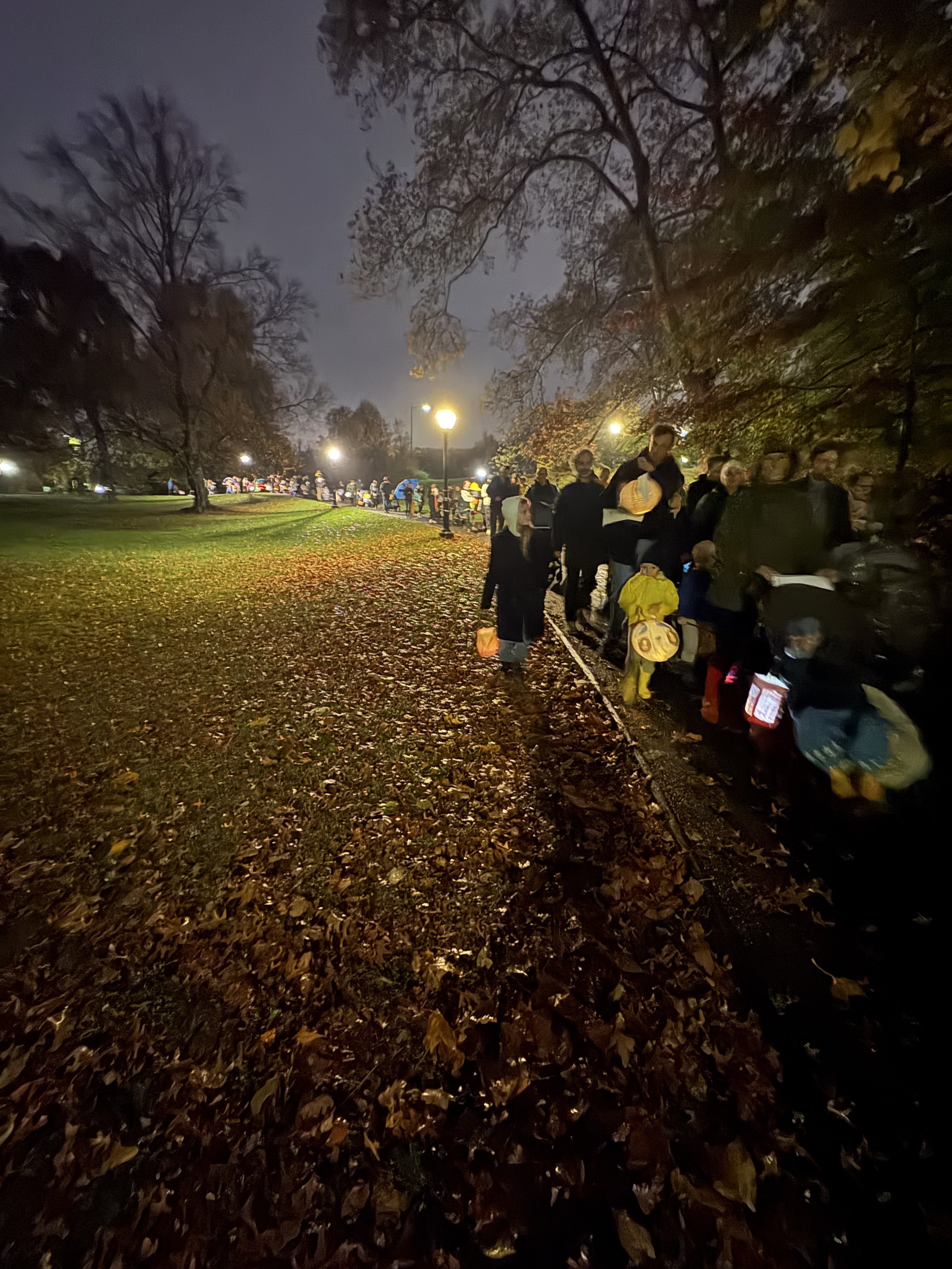 Families from Rella’s Spielhaus holding lanterns before the Laternenlauf, a German tradition celebrated in Central Park.