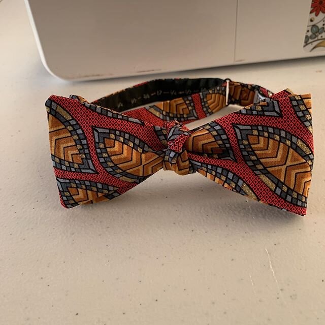Made this African print bow tie on the last night of #BlackHistoryMonth. 
2 Questions: 
Who wants one???
What should I name it?? www.DrFlyGuyCollection.com

#drflyguycollection #bowtieflow #handcrafted #handmade #bowtie #dogbowtie #menfashion #petfas
