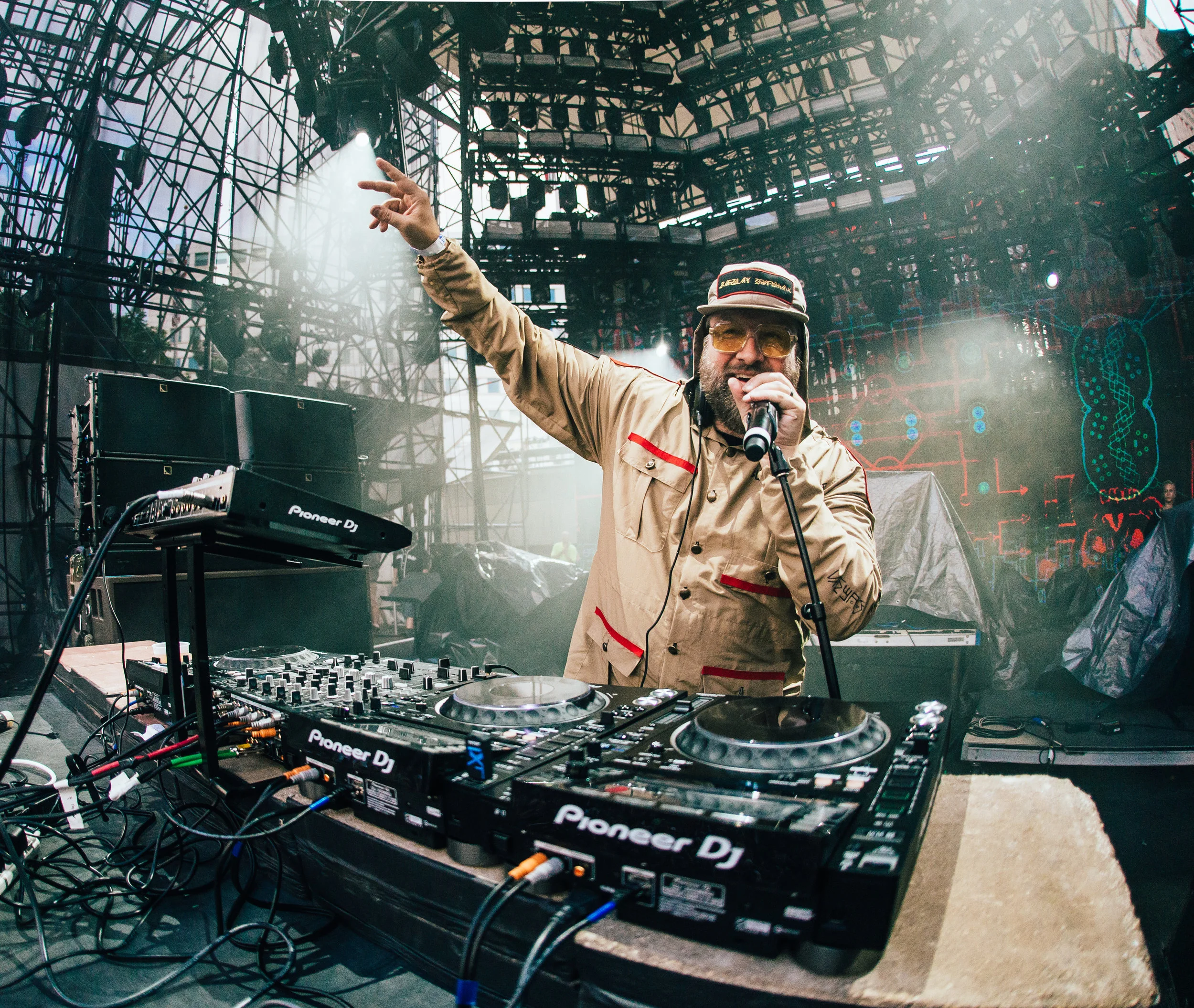 Daily Best-Monday-KL-Main Stage-Barclay Crenshaw.jpg