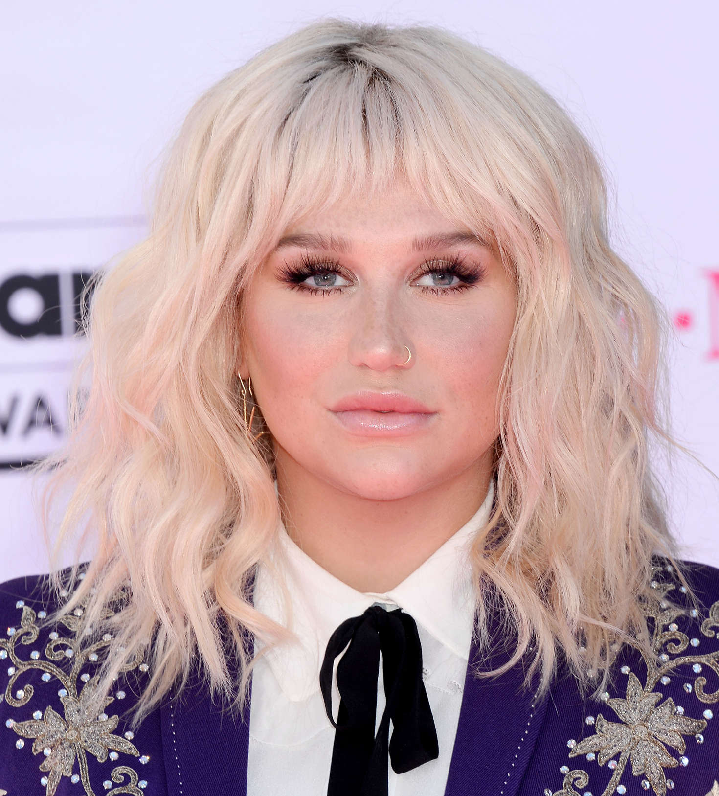 Kesha--2016-Billboard-Music-Awards--04.jpg