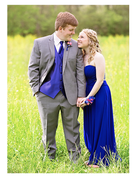 10 Perfect Homecoming and Prom Picture Ideas with Poses