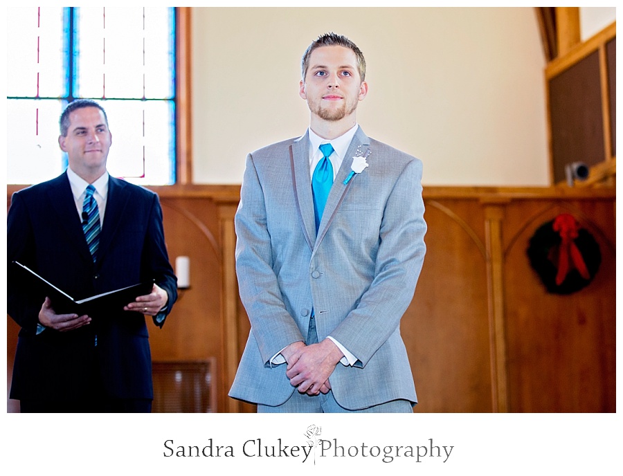 Groom reacts to Bride arriving