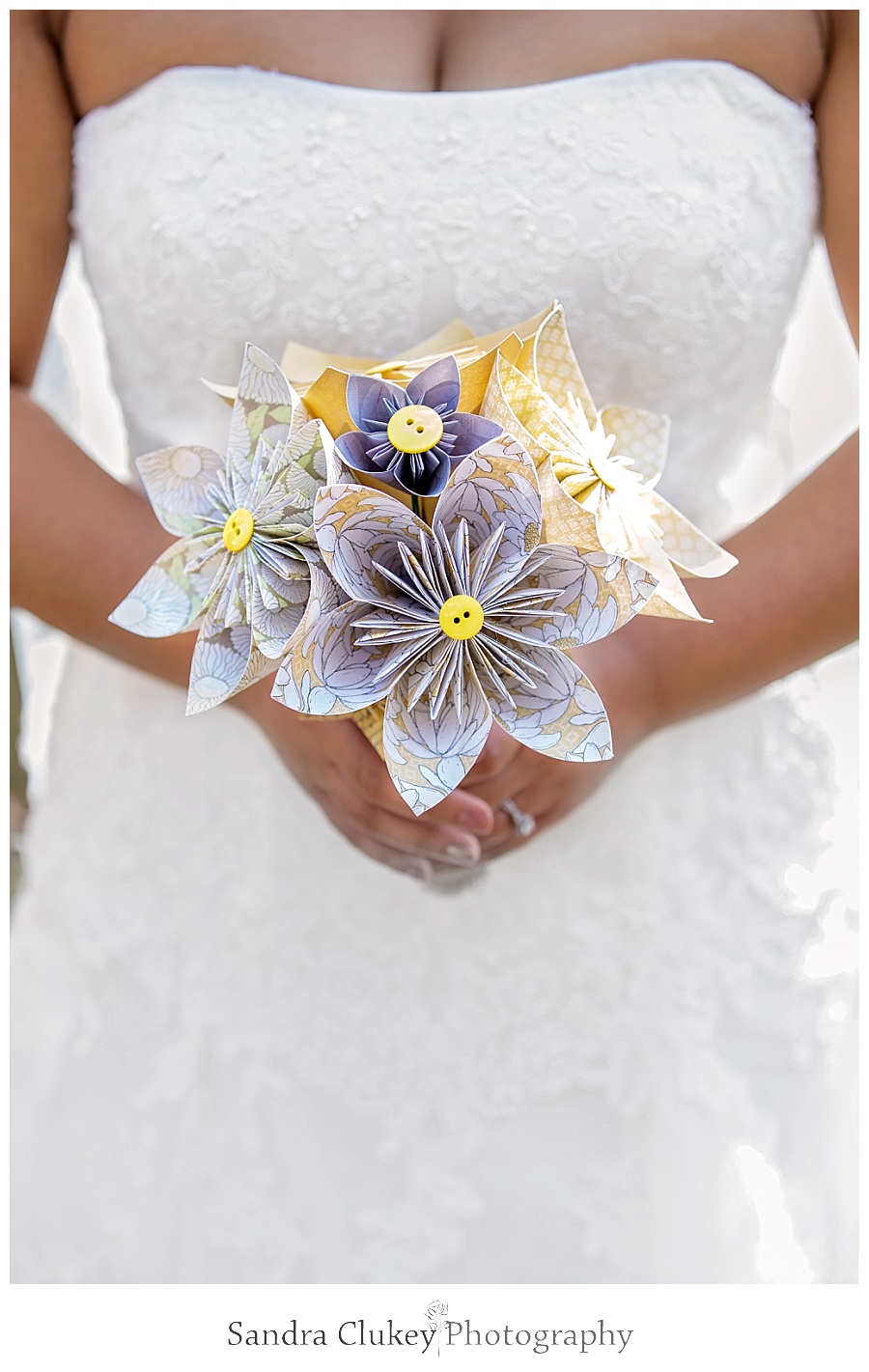 Stunning bridal shot with bouquet