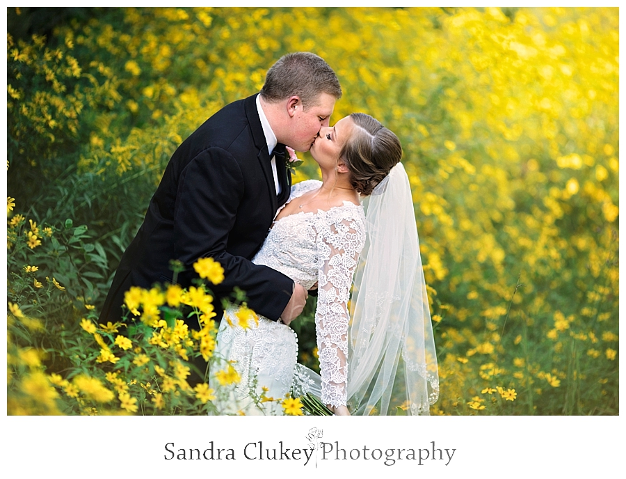 Fletcher Park Bride and Groom Kiss