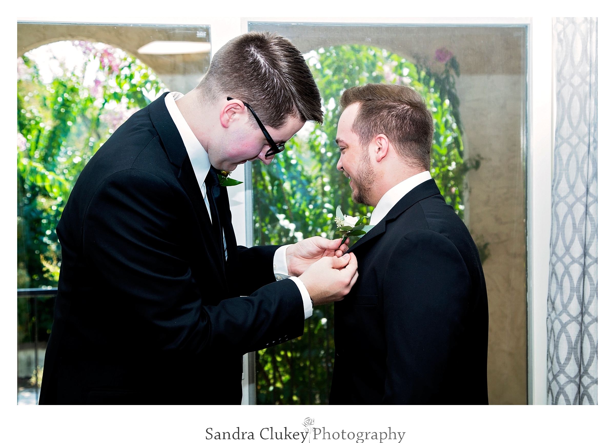 Anxious groom gets assistance. Tennessee RiverPlace, Chattanooga TN