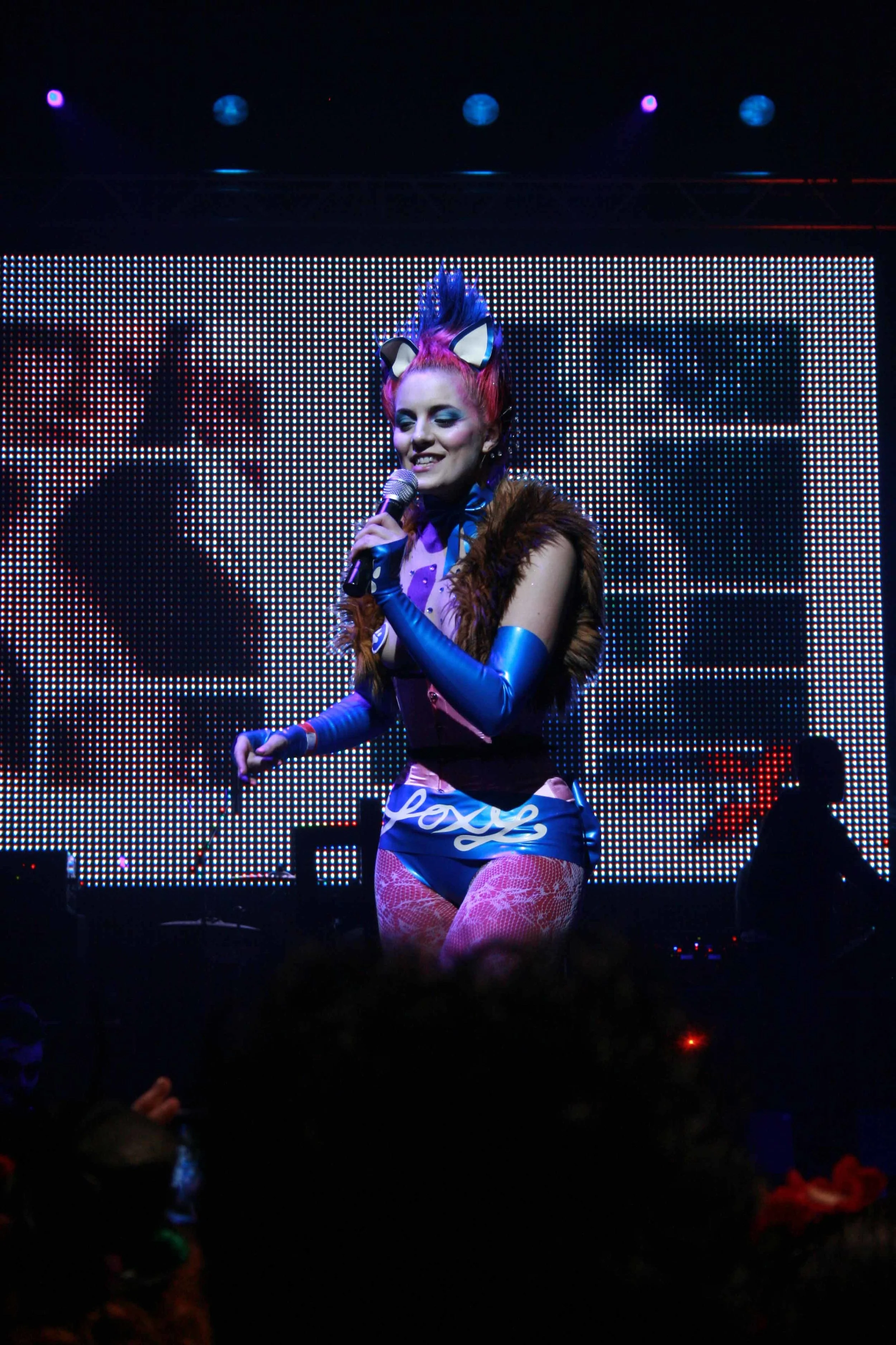 bizarre_ball_london_1.jpg