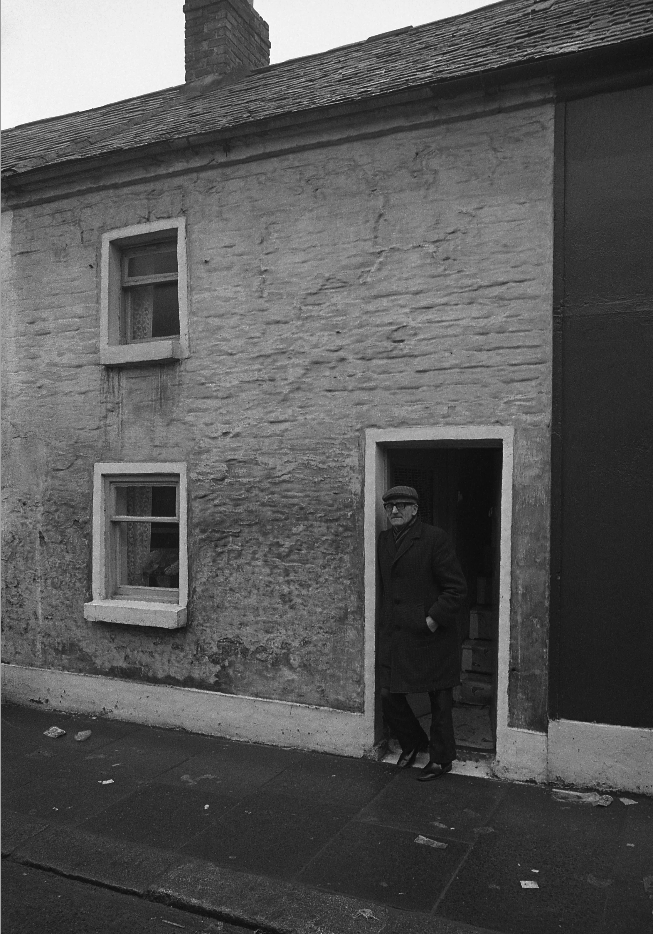 SR1974 - 9 Nipper Wilson at door, Rowland Way.jpg