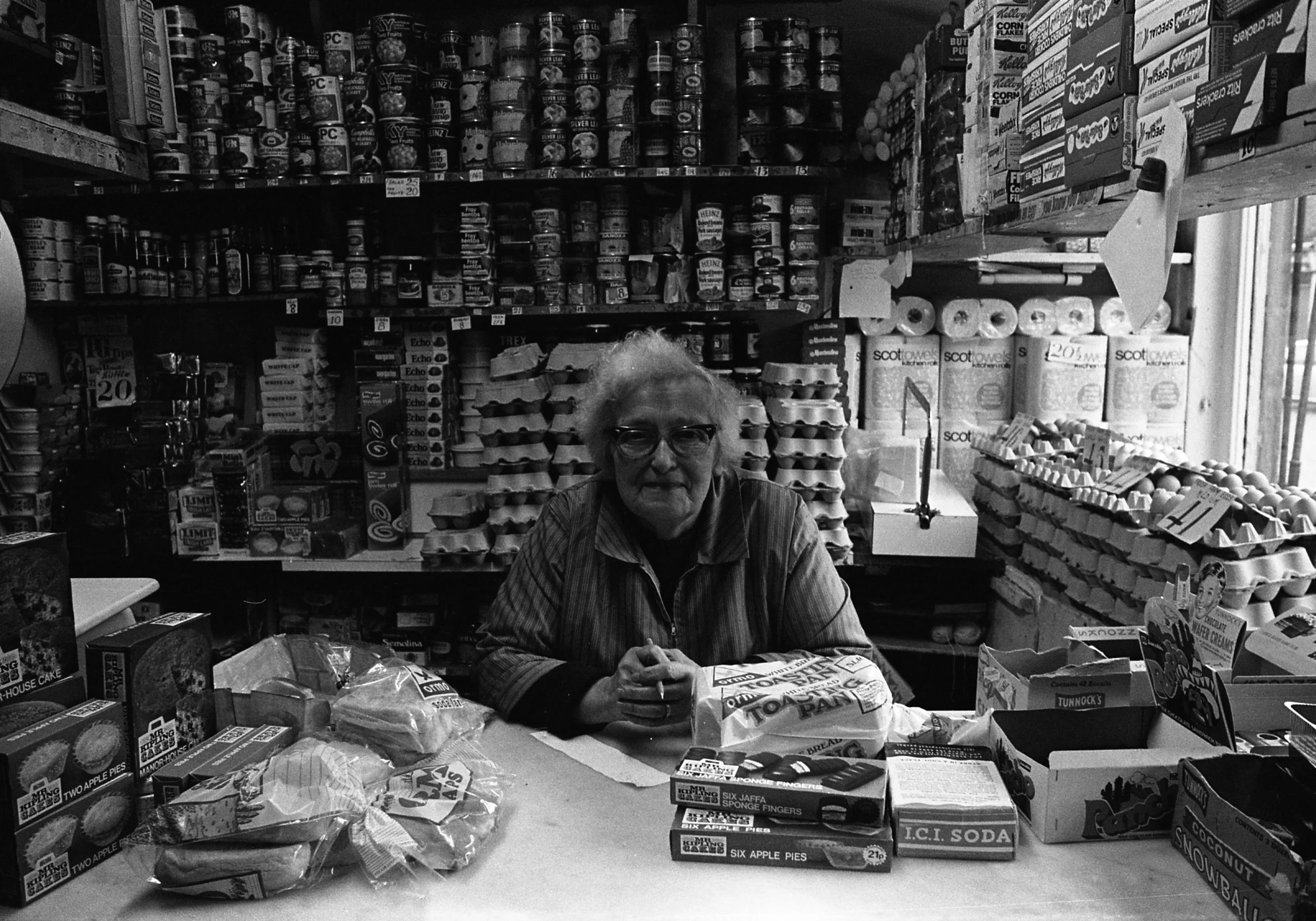 SR1974 - 83 Mrs Simpsons shop, 59 Sandy Row.jpg