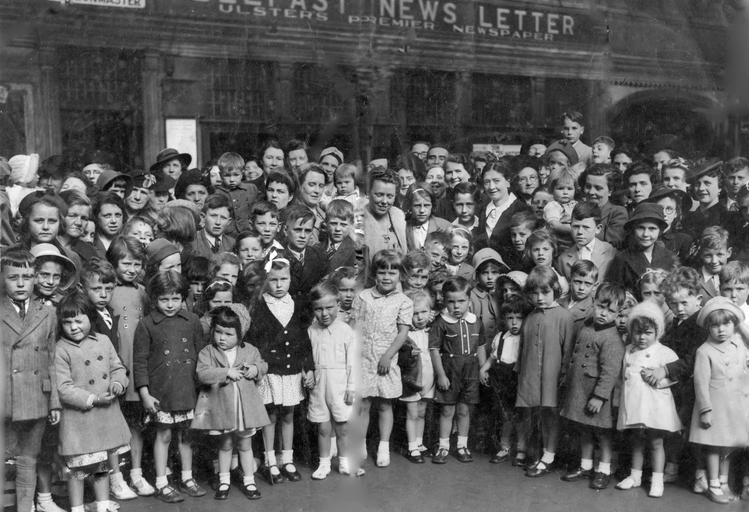 Mary Adams. Evacuee children. c.1942.jpg