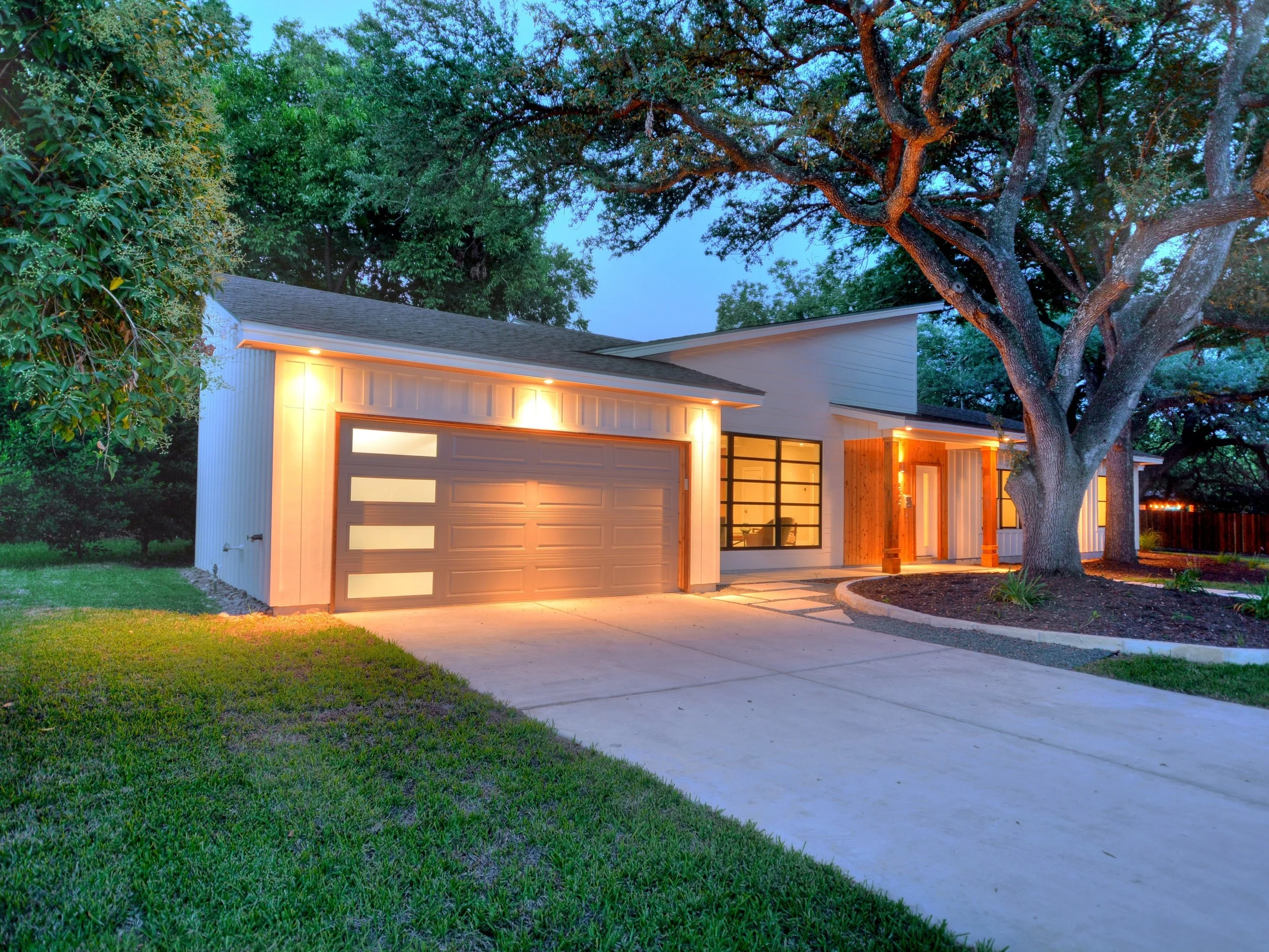 006_Front Drive-Garage.jpg