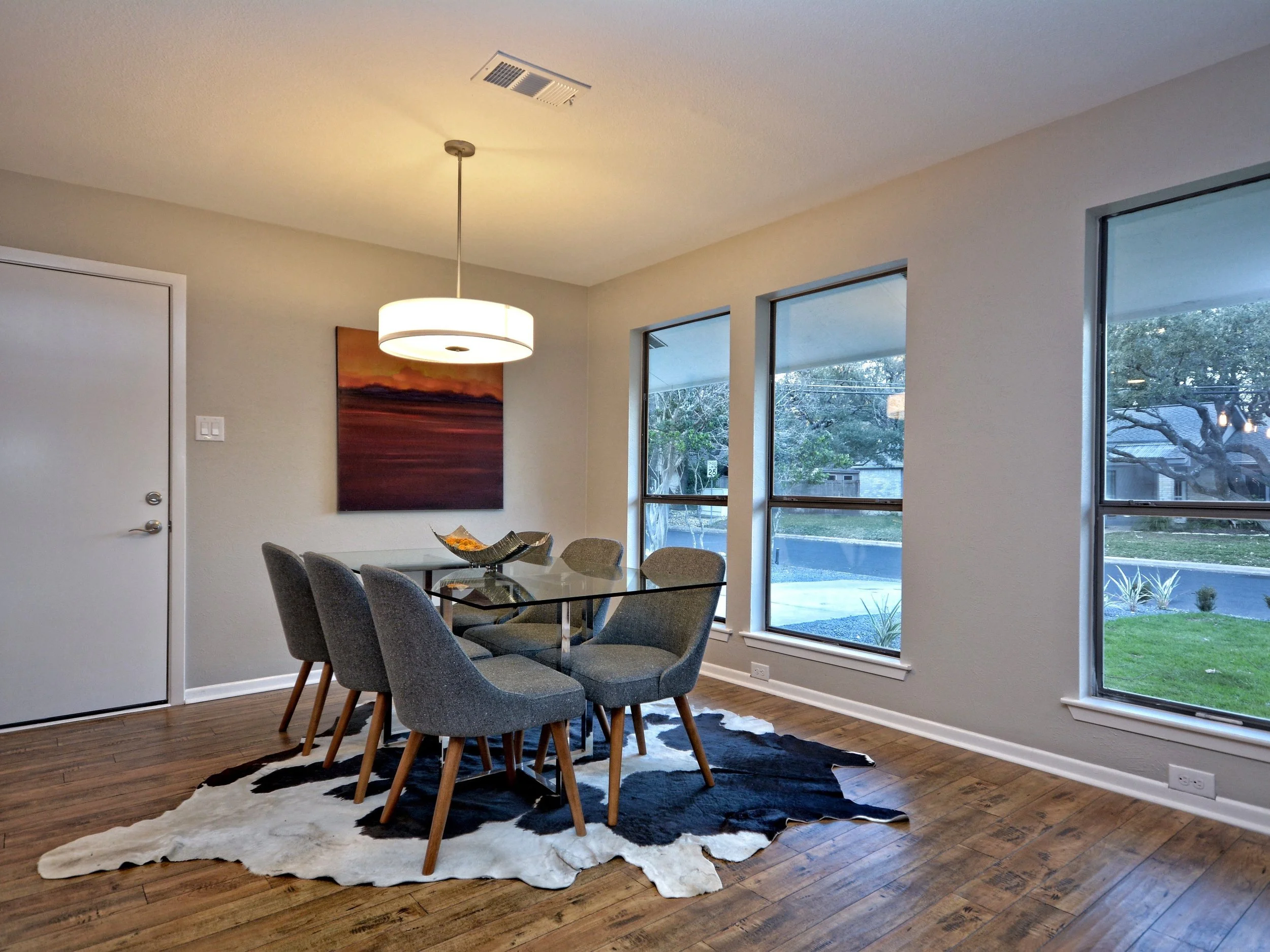 008_Sunfilled Dining Area.jpg