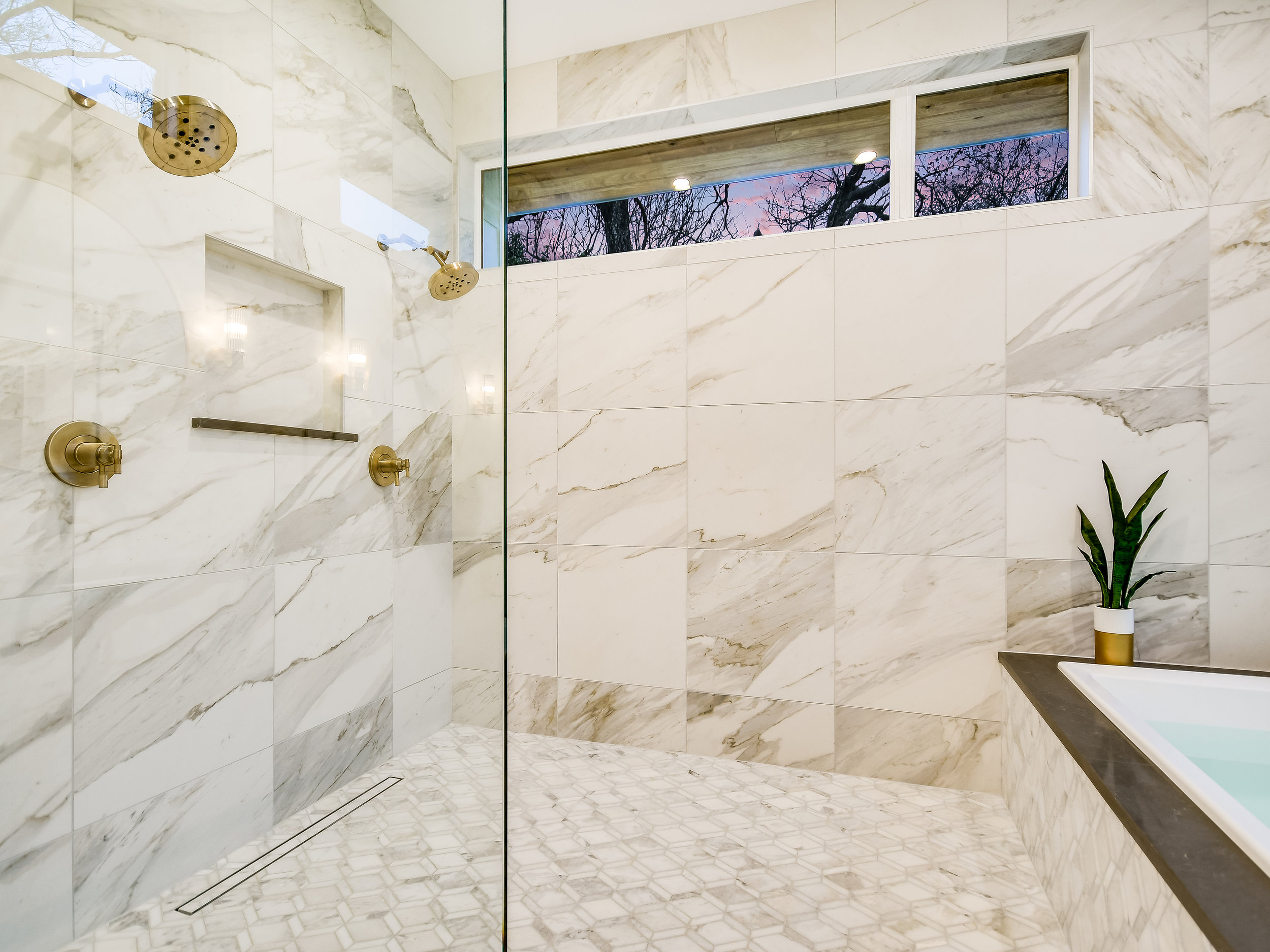 #42-5002_ Master Suite 10.jpg