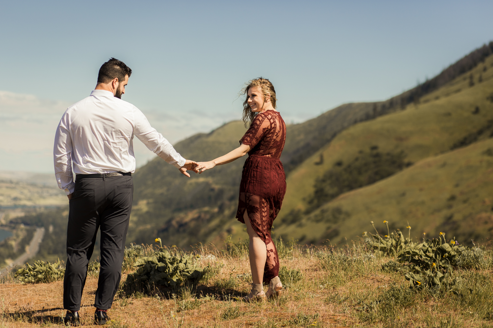 Windy Columbia River Gorge Engagement