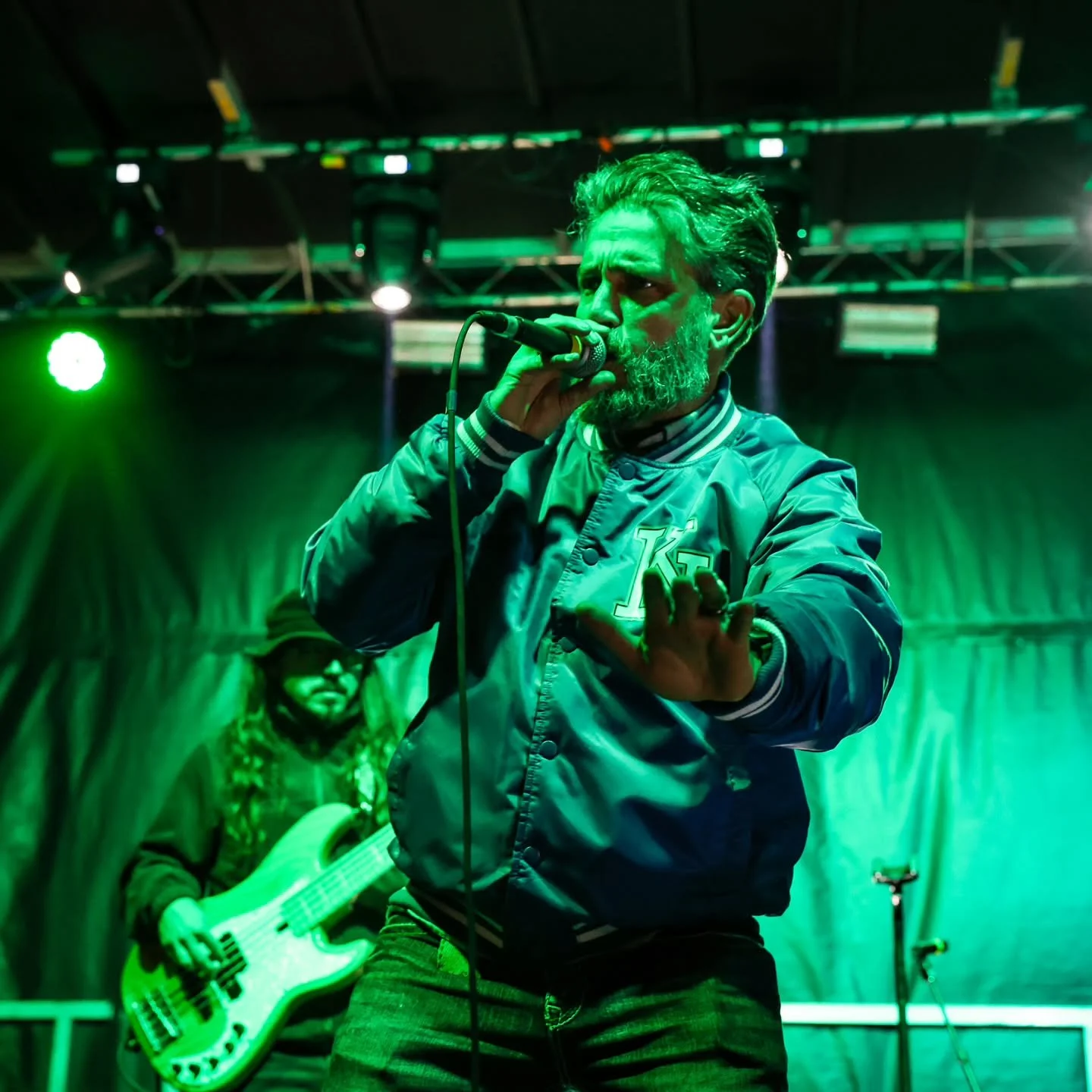 If you know me, you know that I'll never turn down the chance to jump on the mic. This is what I love. This is where I lose a little control over my consciousness and enter into a trance that connects me with all of creation. 🫠 All I can do is be gr