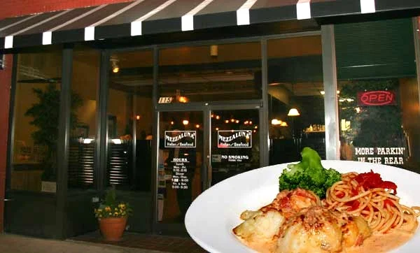 Mezzaluna_II_Restaurant.jpg