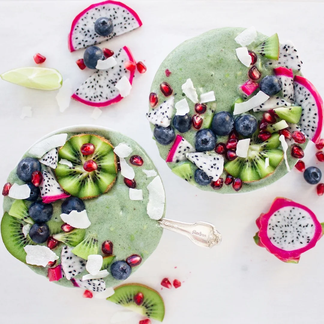 Växtbaserad grön smoothie bowl