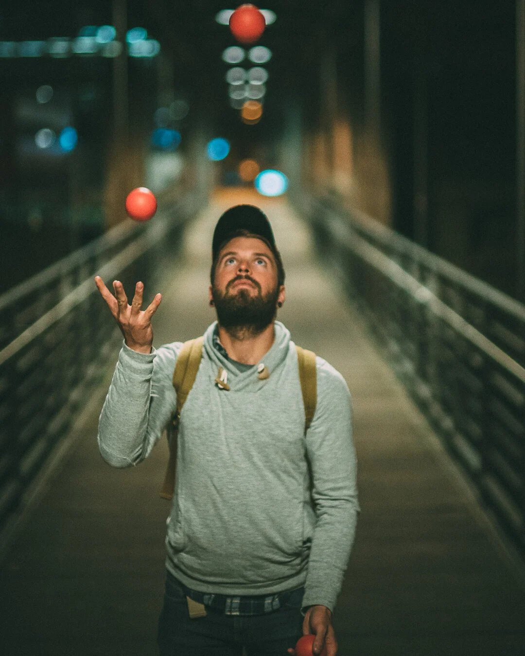 04-aaki-portrait-juggling.jpg