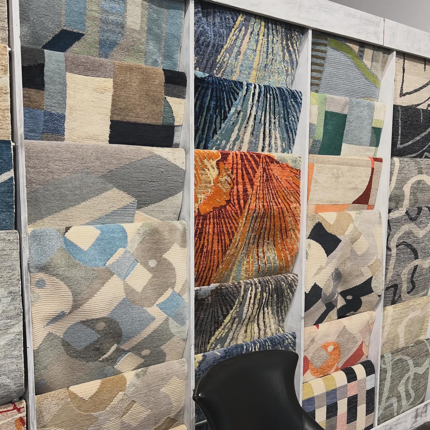 Obligatory showroom shots of our sample-sized rugs. You&rsquo;ll find a plethora of designs and textures. We have more on the way, so these walls won&rsquo;t look the same next time around! Visit our NYC showroom to see these and more.
.
.
.
#showroo