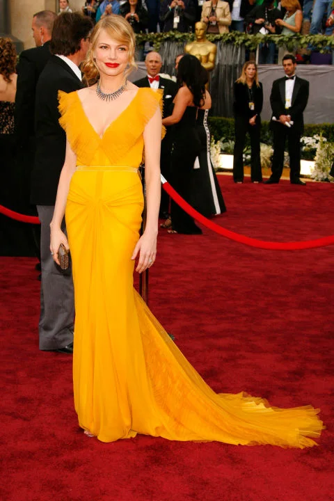 54bc08aa851b6_-_hbz-100-best-dresses-2006-michelle-williams