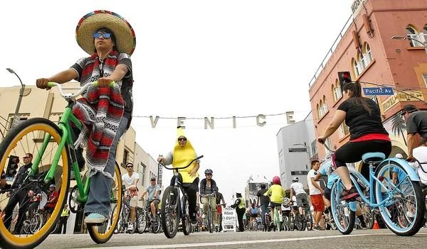 la-1413221-me-0422-ciclavia-sea-03-cmh-jpg-20130421