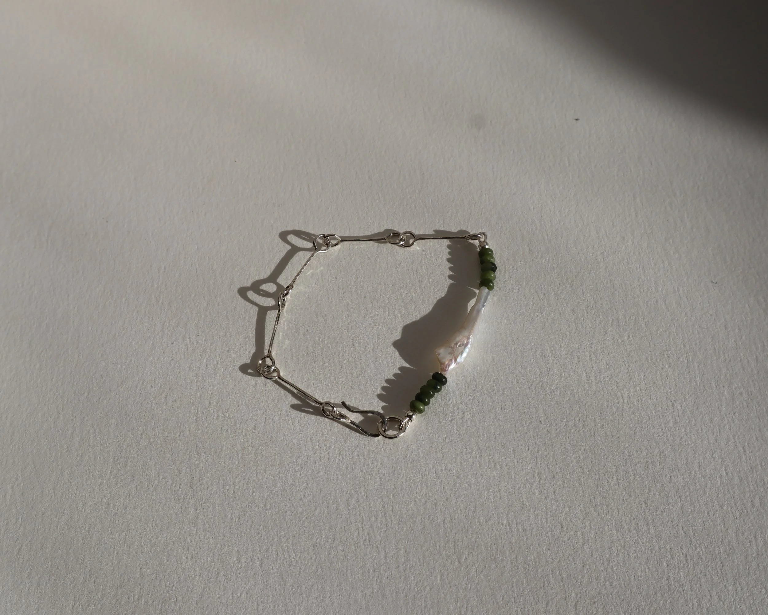 keshi pearl and jade silver link bracelet 3.JPG