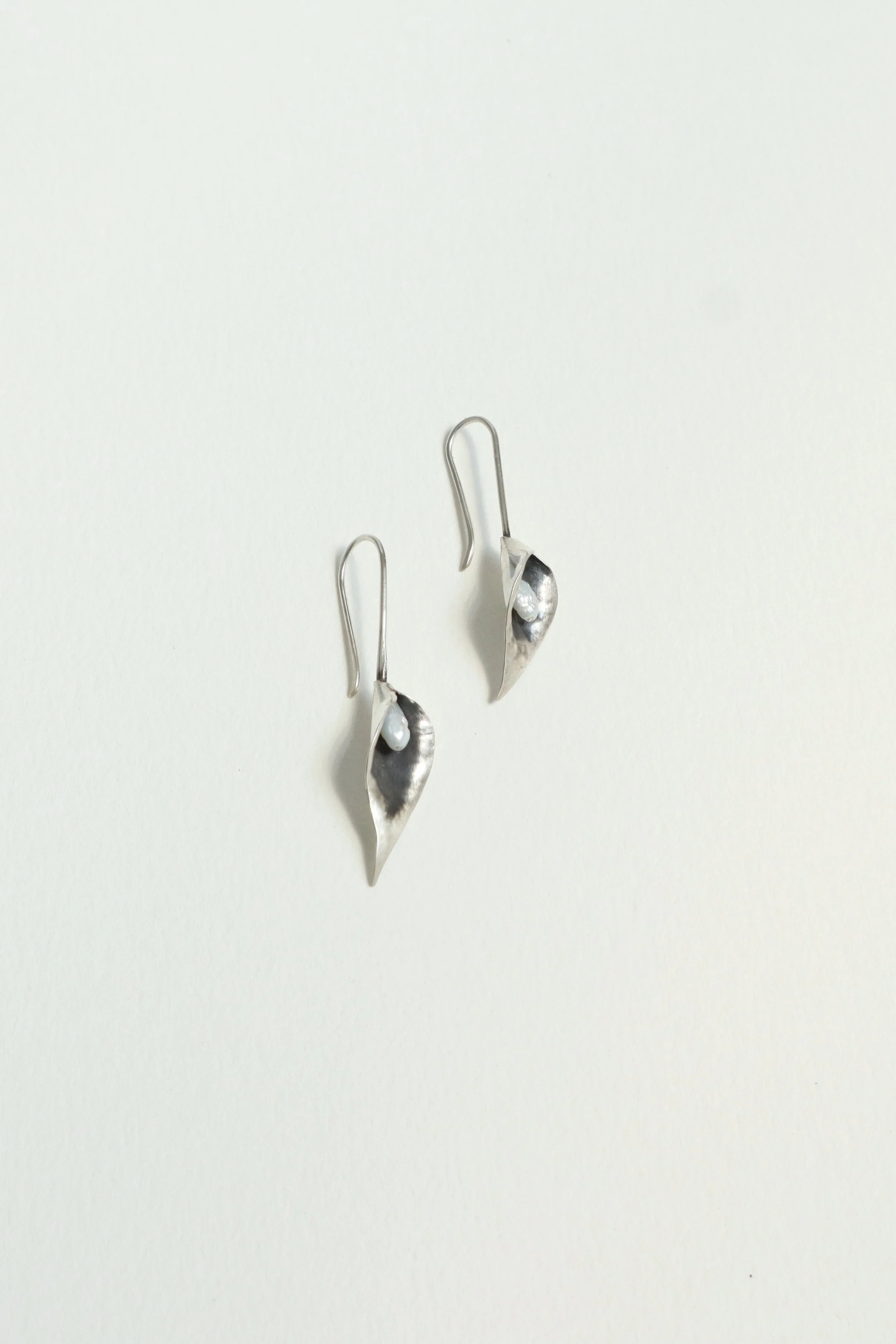 silver calla lily dangle earrings Sophie Kissin 2.JPG