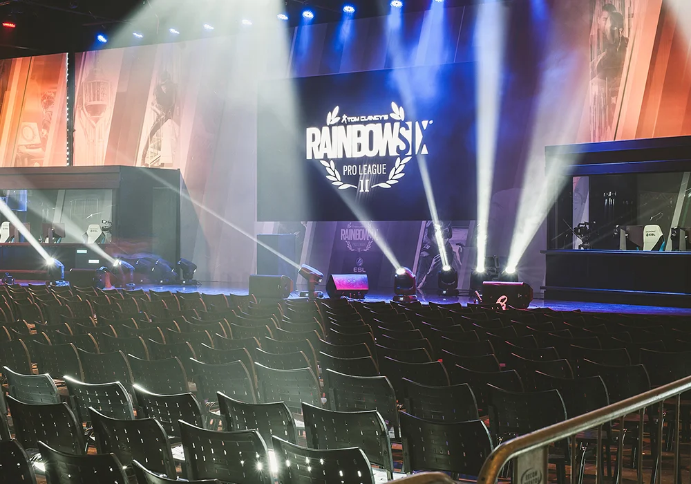 r6proleague_thumb_01.jpg