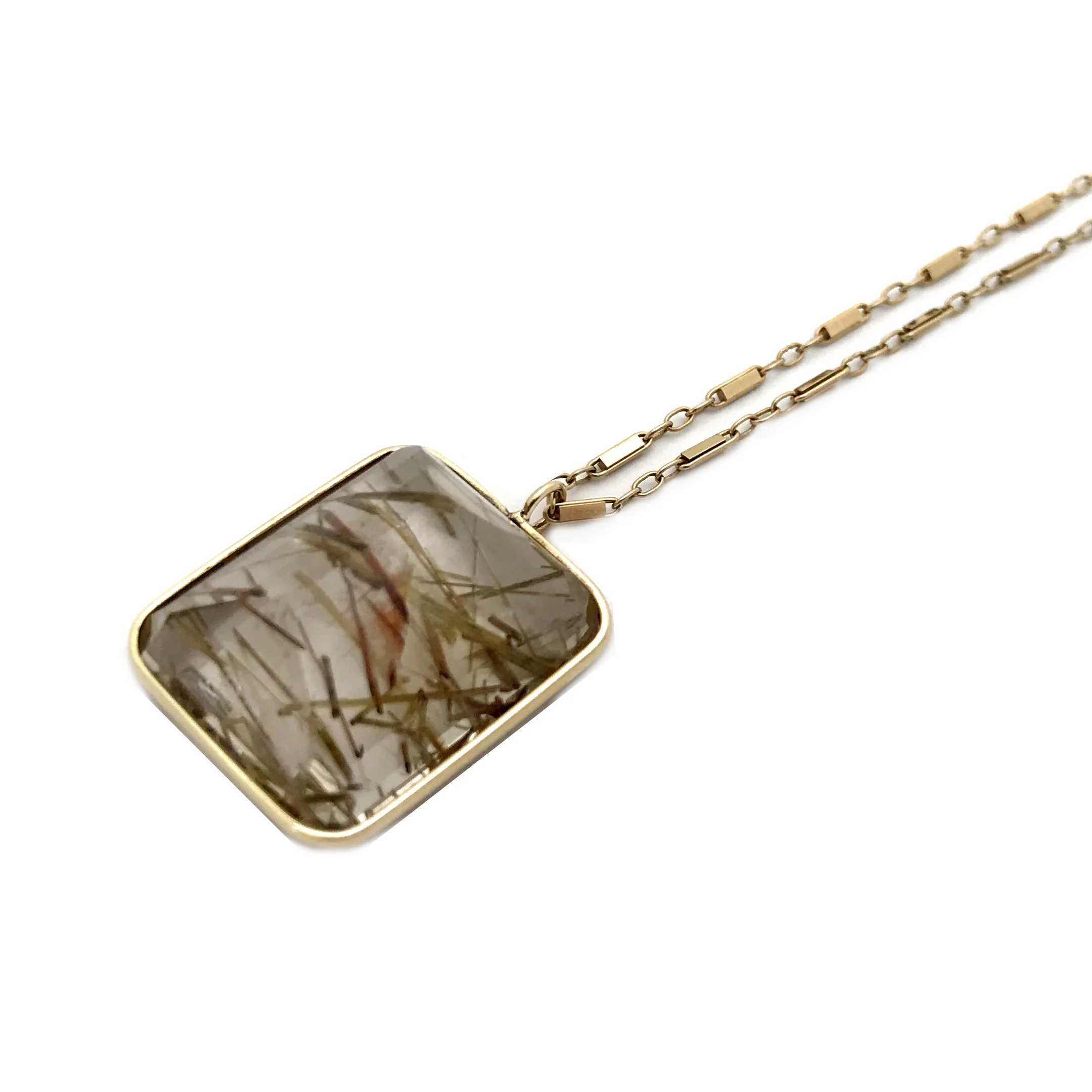 QUARTZ_SQ_NECKLACE_01.jpg