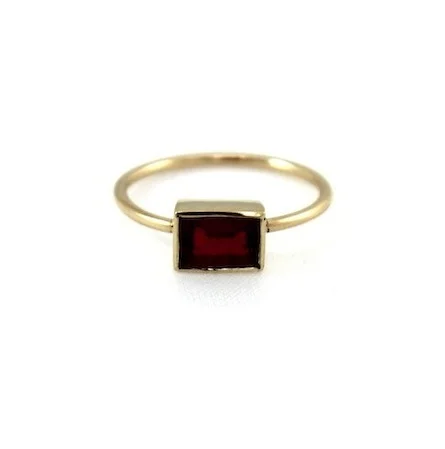 Rectangular Garnet with Thin Band