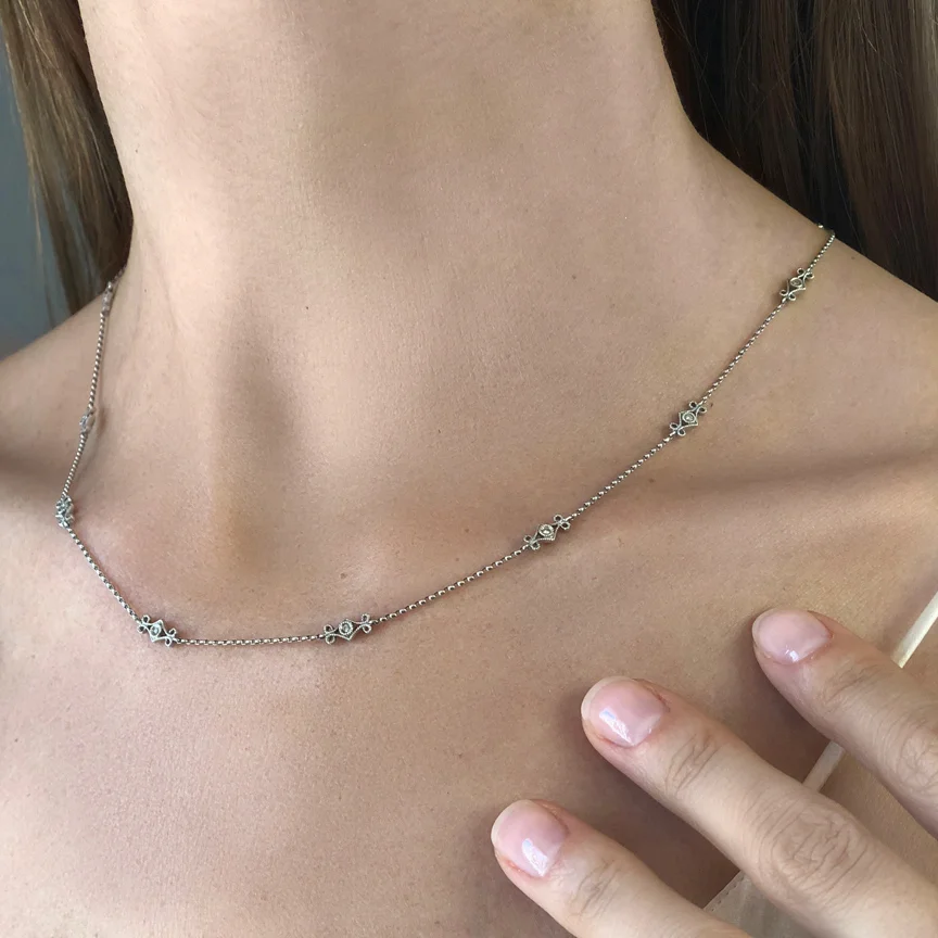 Diamond Scroll Chain WG.JPG