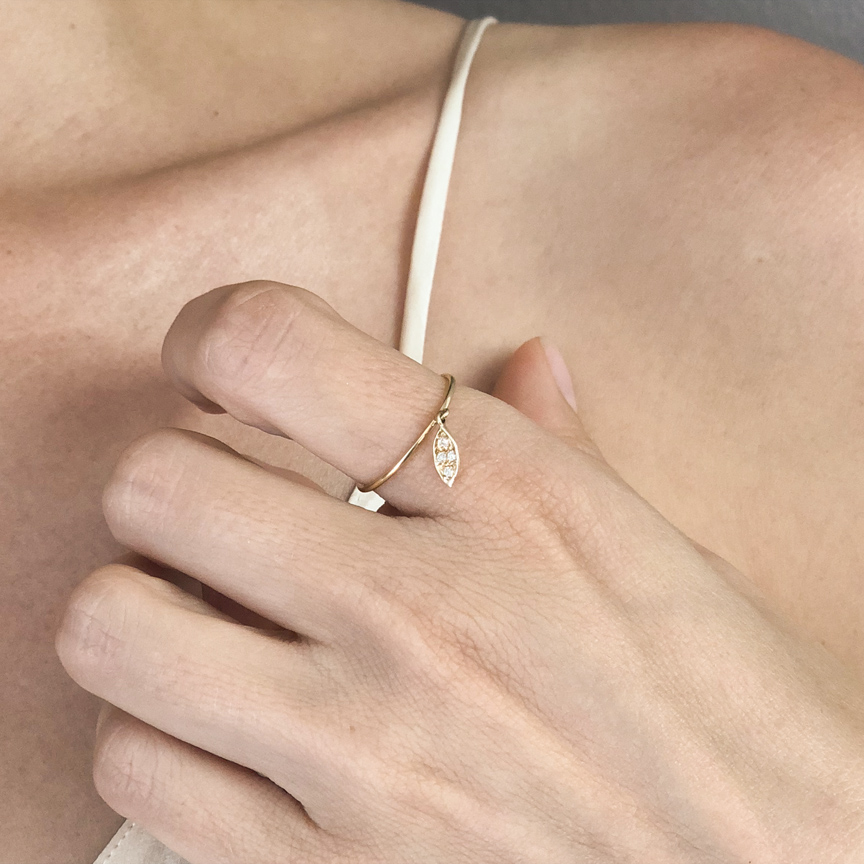 Pave Leaf Stacker YG.JPG