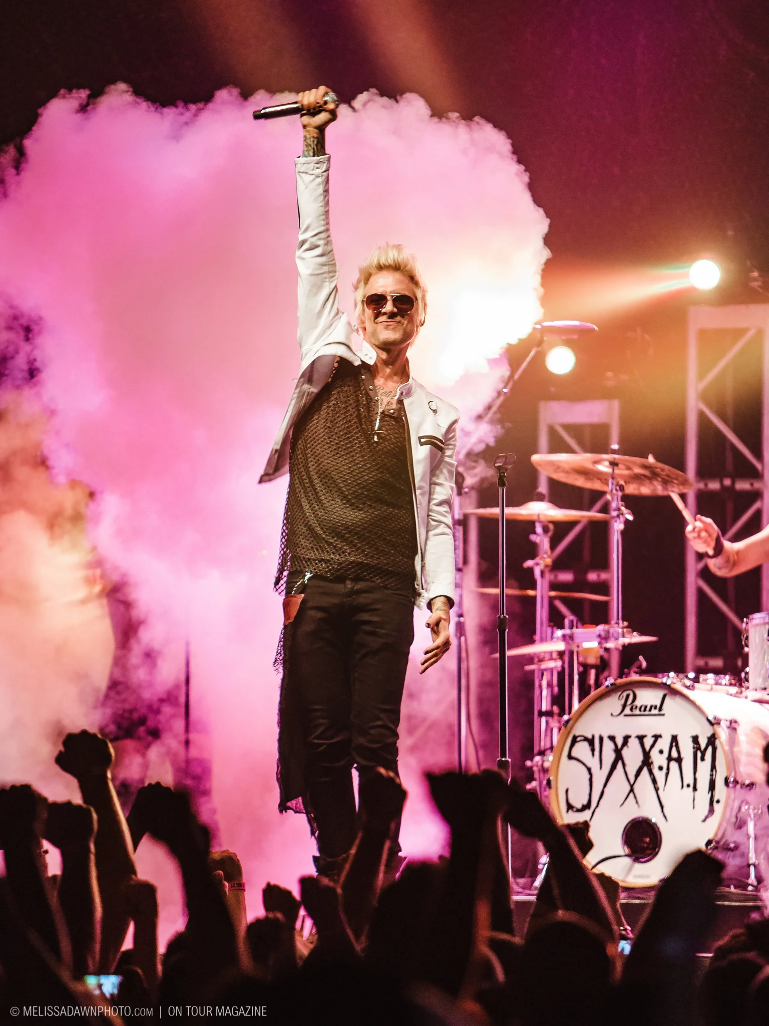 SIXX: A.M.