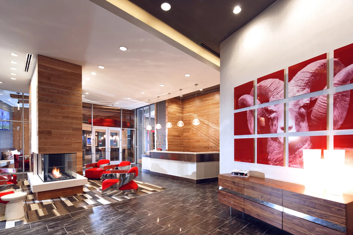 P7564_Lobby entry-art.jpg