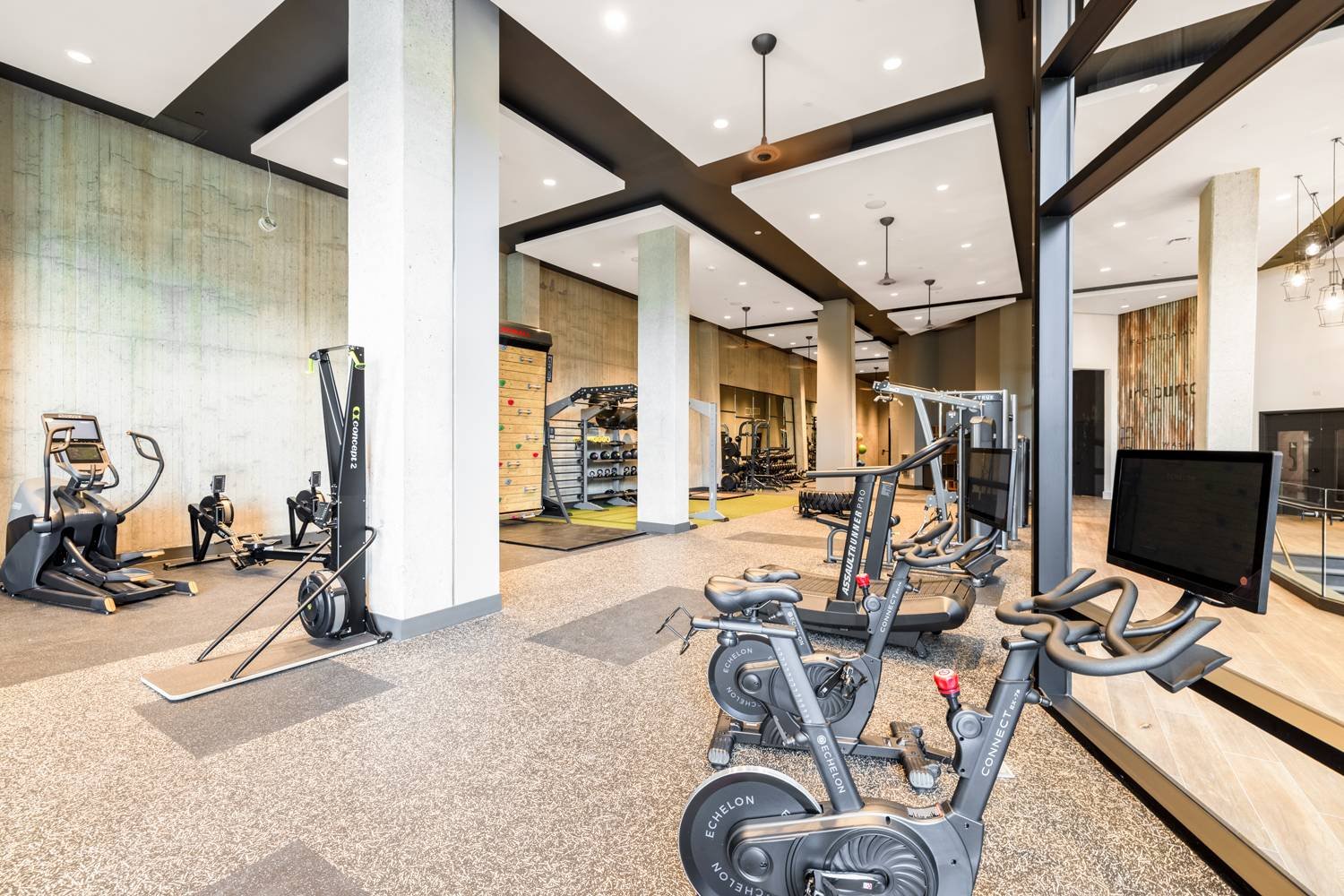 TheBurton_Int_Amenity_FitnessCenter_RCavicchio_LowRes_Dec2021.jpg