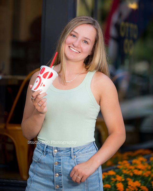When you have a senior that LOVES Chick-fil-A, you make sure you incorporate it a bit on their senior session. 😊❤️