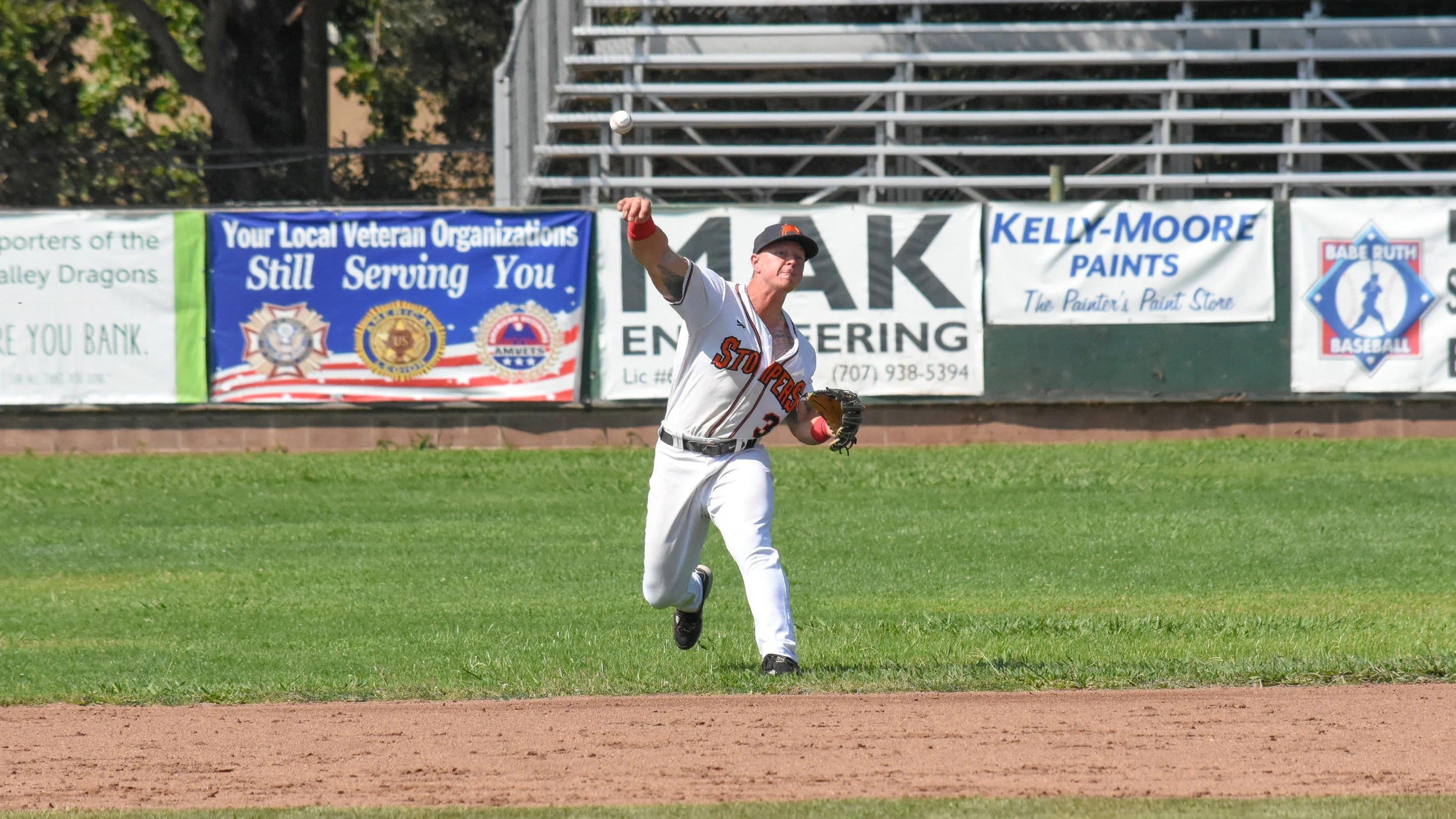 Kam Stewart makes a throw from short in the Sonoma Stompers game against the Martinez Clippers, August 19, 2018 in Sonoma, Calif.(James W. Toy III / Sonoma Stompers)