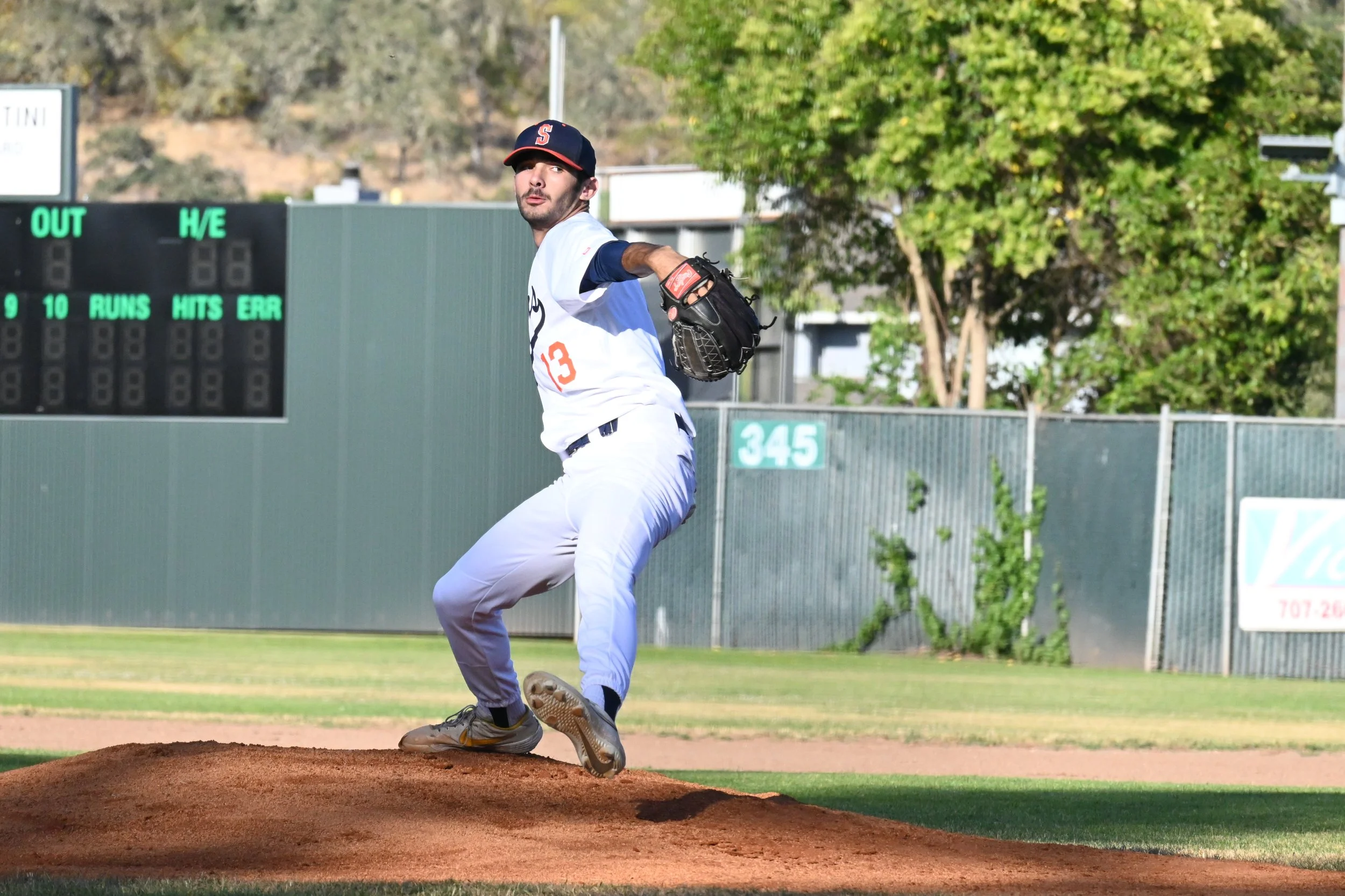 Stompers open up with 4-1 victory vs Seals