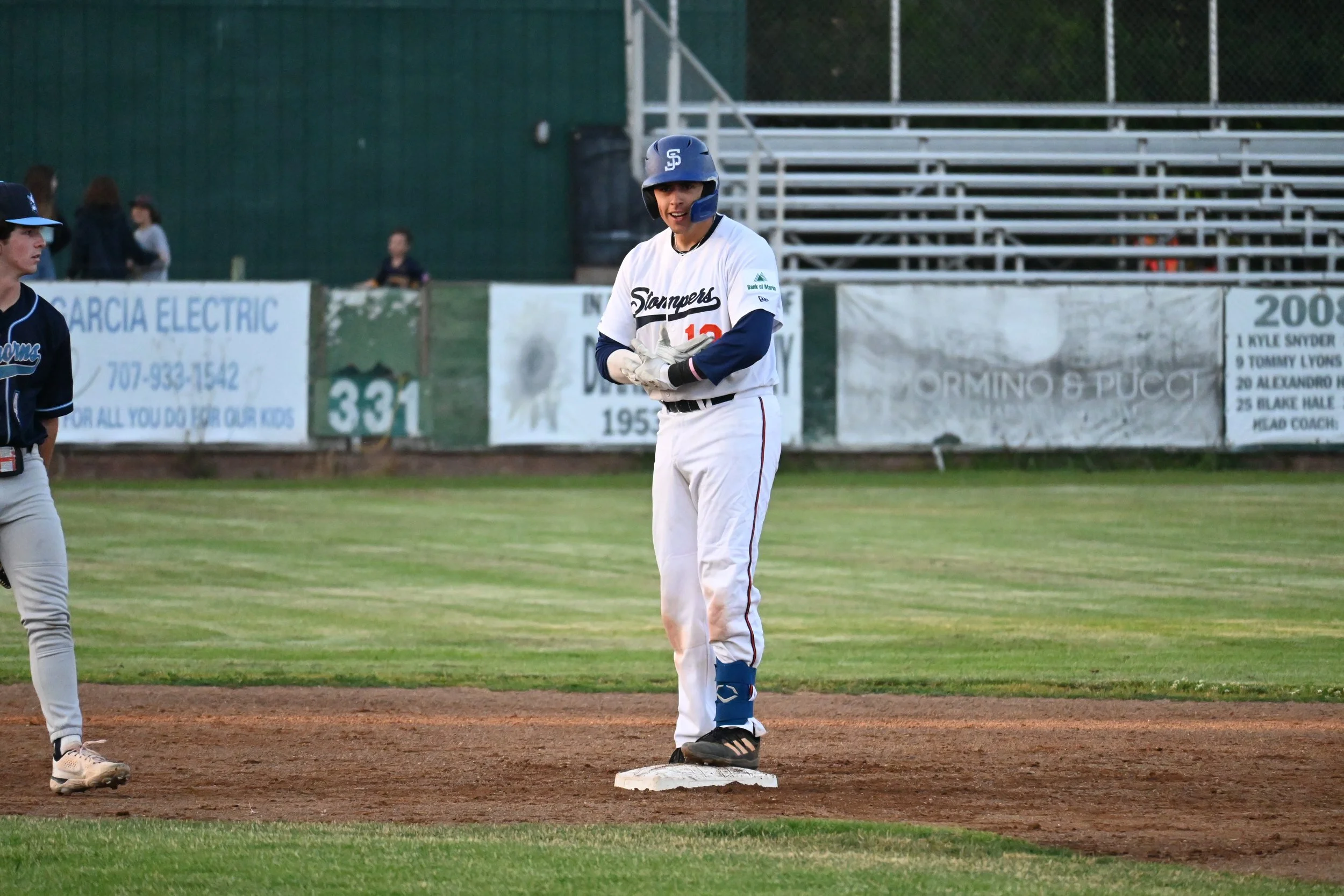 Stompers Win in Extra Innings