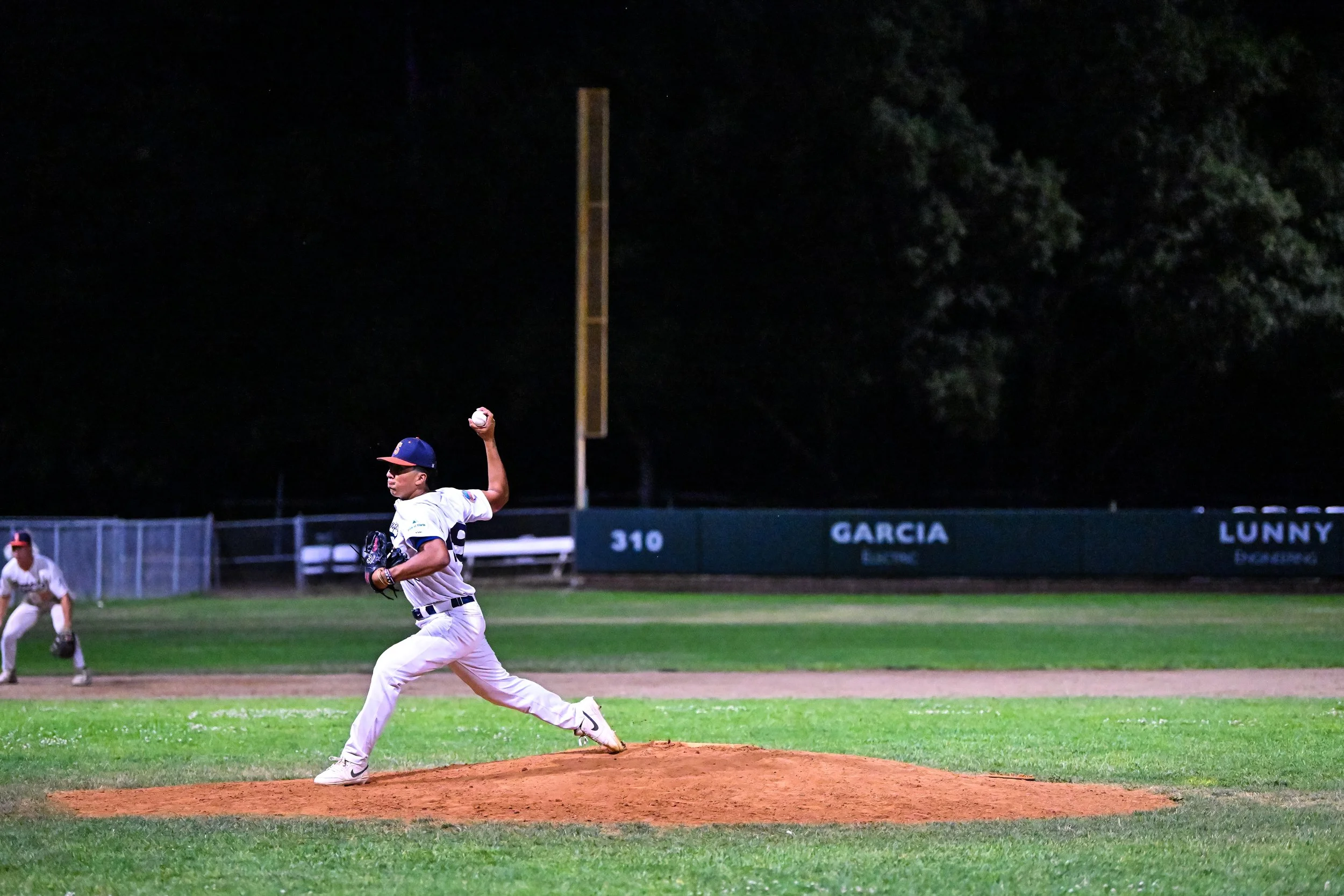 Stompers capitalize on eighth-inning mistakes to defeat Legends 8-4